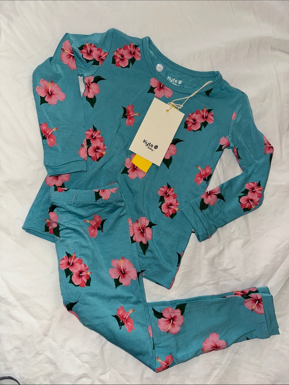 NEW Kyte BABY tropical hibiscus pajamas 2t